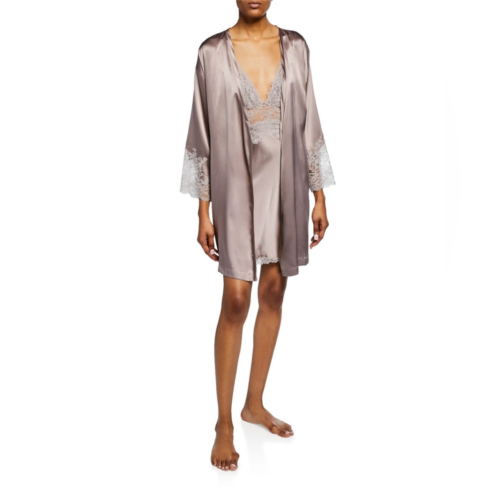 JOSIE NATORI
Sleek Lace-Trim Silk Robe  Sz M in taupe